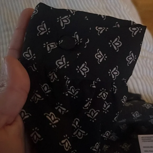 EUC Urban Outfitters long sleeve button tie front cropped blouse - Picture 7 of 7